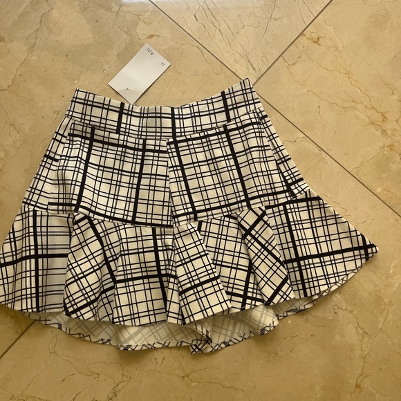Kids white and navy plaid skort - Picture 2 of 3